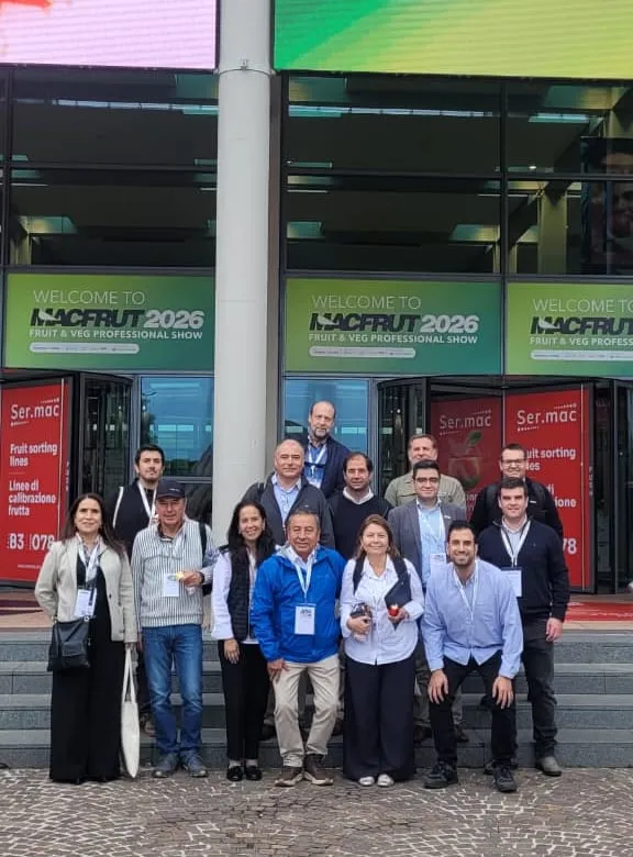 La delegación chilena en la entrada de Macfrut 2026, en Rimini